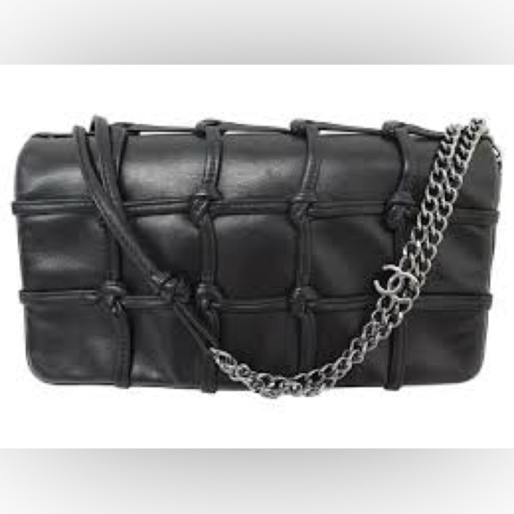 Vintage Chanel Knot Lambskin Bag - Picture 3 of 16